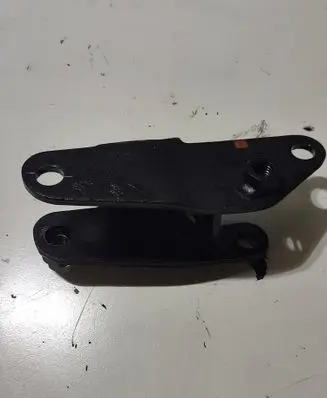 Engine mount bracket