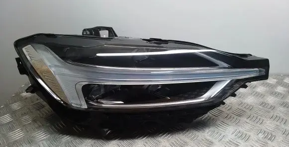 Volvo XC60 Headlight/headlamp 32133549