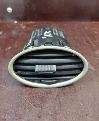 Ford Focus Dashboard side air vent grill/cover trim 4m51a014l21ad