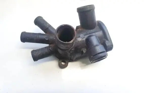Volkswagen Golf II Engine coolant pipe/hose 030121117d