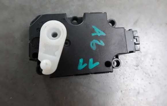 Audi A8 S8 D4 4H Air flap motor/actuator CZ1139300855 ZBAT0045D07 2011060833469