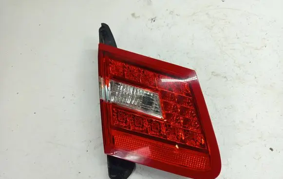 Tailgate rear/tail lights
