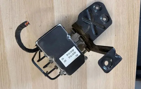Seat Ibiza IV (6J,6P) ABS Pump 6R0907379AD 6R0907379AB