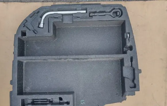 Audi TT TTS Mk2 Tool set 8S0012109B