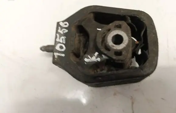 Engine mount bracket