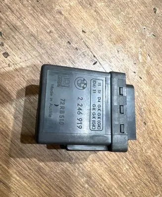BMW 5 E39 Glow plug pre-heat relay 2246919 72RB510