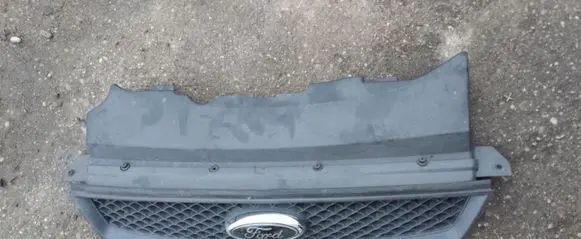 Ford Focus Front bumper lower grill 4m518138b