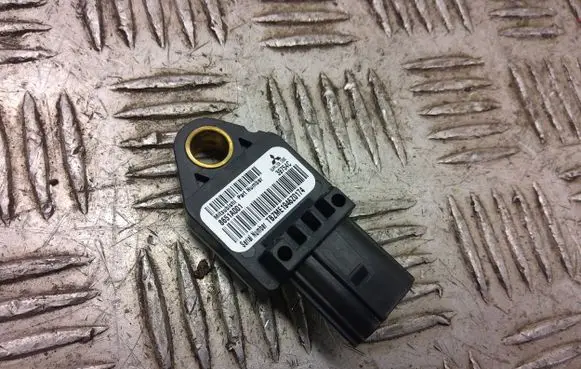 Mitsubishi Outlander Airbag deployment crash/impact sensor 8651A001