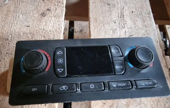 Chevrolet Malibu Climate control unit 15195332