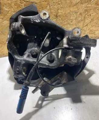 BMW 5 E39 Front wheel hub