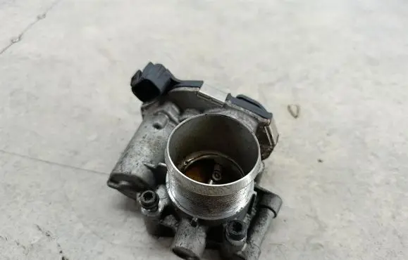Opel Meriva B Throttle body valve 55565489