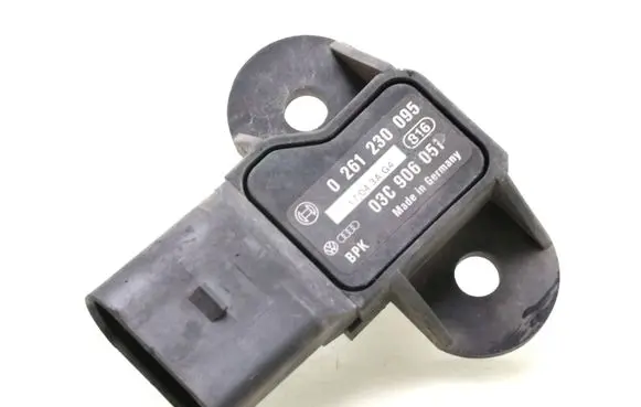 Volkswagen Golf V Air pressure sensor 0261230095 03C906051