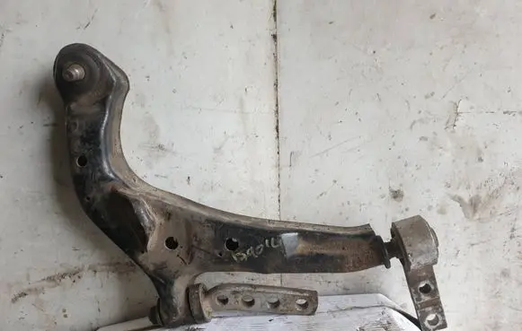 Nissan Almera Tino Front lower control arm/wishbone