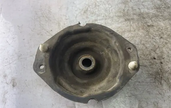 Land Rover Discovery Front upper strut mount 