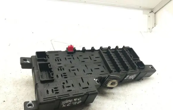 Volvo XC70 Fuse module 8678449 518829015