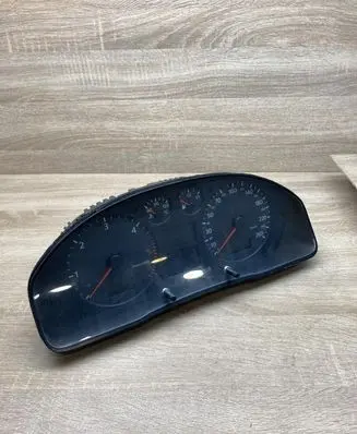 Audi A4 S4 B5 8D Speedometer (instrument cluster) 8D0920900H 110008938