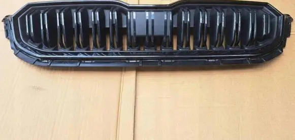 Skoda Kamiq Front bumper upper radiator grill 658853653C