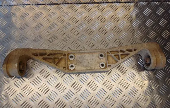 Suzuki SX4 Rear differential/diff mount bracket 2962180J2
