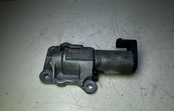 Volvo XC70 Camshaft vanos timing valve 8670421 F34711502 3018