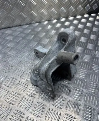 Opel Insignia B Gearbox mounting bracket