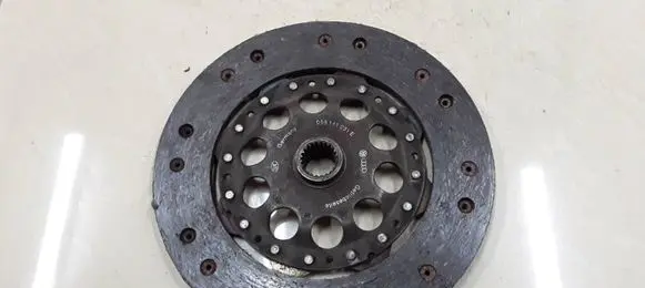 Volkswagen PASSAT B5 Clutch pressure plate 058141031E