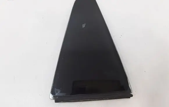 Opel Astra H Rear vent window glass 