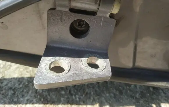 Peugeot 607 Rear door lower hinge