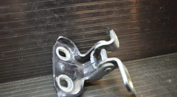 Opel Mokka Rear door upper hinge