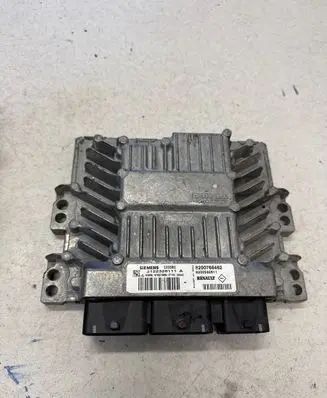 Renault Megane II Engine control unit/module S122326111A 8200766462