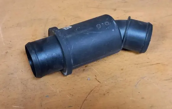 Dacia Logan I Air intake hose/pipe 8200921758A