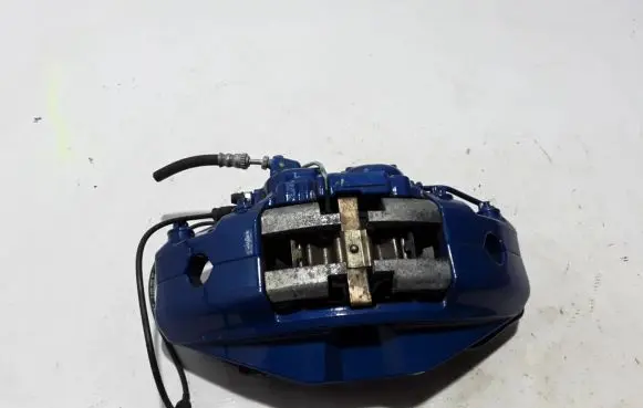BMW 5 G30 G31 Front brake caliper 6880679