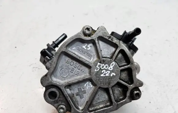 Peugeot 5008 II Vacuum pump 9804021880