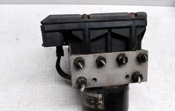 Volkswagen Golf IV ABS Pump 1J0907379R 10094903373 1J0614417A