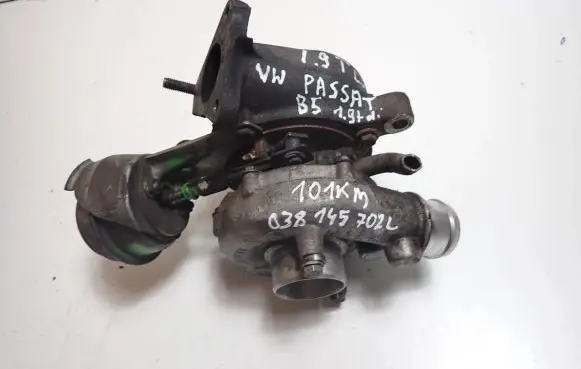 Volkswagen PASSAT B5 Turbo 038145702L