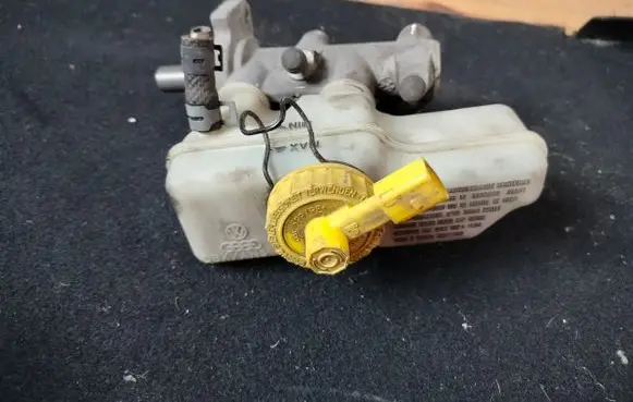 Audi TT Mk1 Master brake cylinder DBXAN5 1J1611349