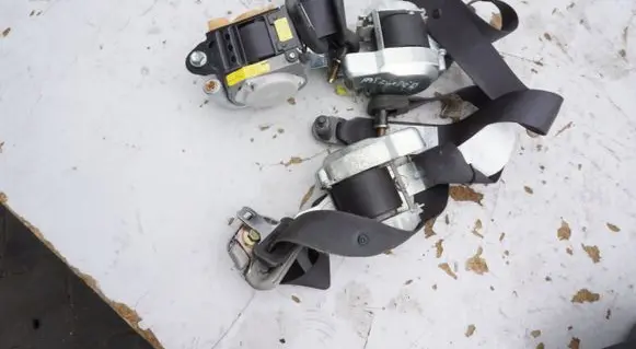 Nissan Pathfinder R51 Front seatbelt