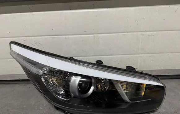 KIA Ceed Headlight/headlamp 92102A2441