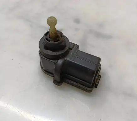 Ford Focus Headlight level adjustment motor XS4X13K198AB