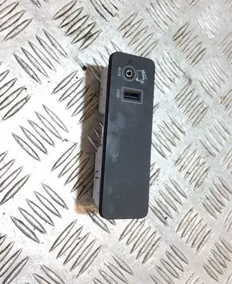 Land Rover Discovery 4 - LR4 USB socket connector DH2219C166CA