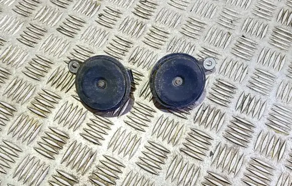 Toyota Avensis T250 Horn signal A28657625