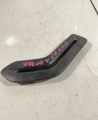 Volvo V50 Seat belt trim 8665745