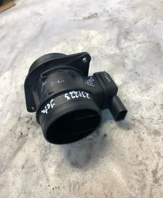 Volkswagen Jetta VI Mass air flow meter 03l906461
