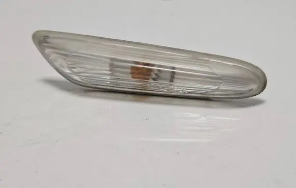 BMW 1 E82 E88 Front fender indicator light 7253326