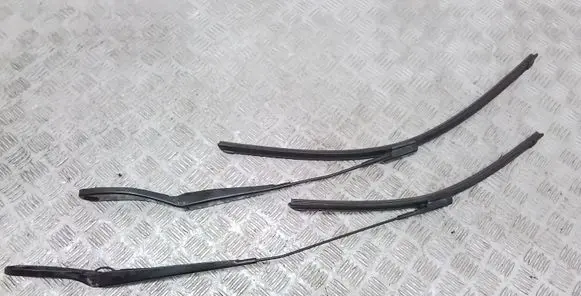 Volvo C30 Windshield/front glass wiper blade 8623160 8623159