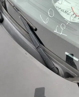 Front wiper blade arm