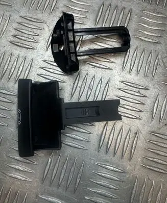 Volvo XC90 Hand brake release handle 8683963