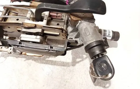 Volkswagen Polo IV 9N3 Ignition lock 4b0905851q