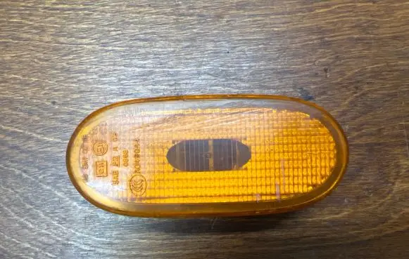 Front fender indicator light