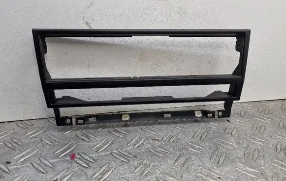 Radio/GPS head unit trim
