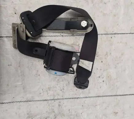 Rear seatbelt